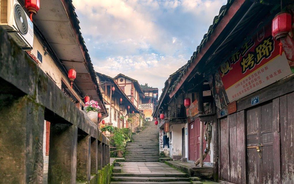 韩剧停播太久，“要久久爱”成国产剧代名词，大改版